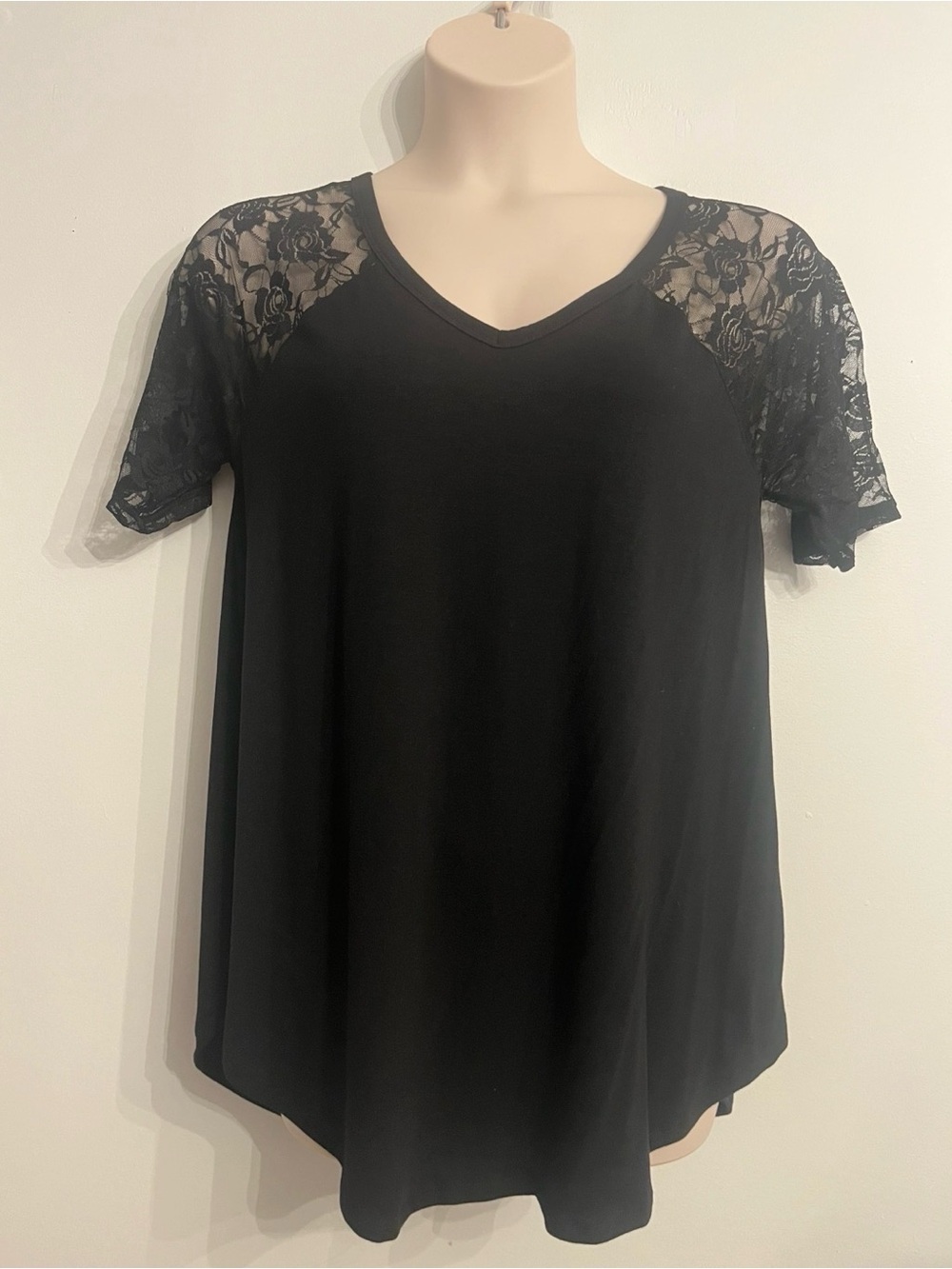 Zenana Outfitters Black V-Neck Top with Lace Raglan Sleeves